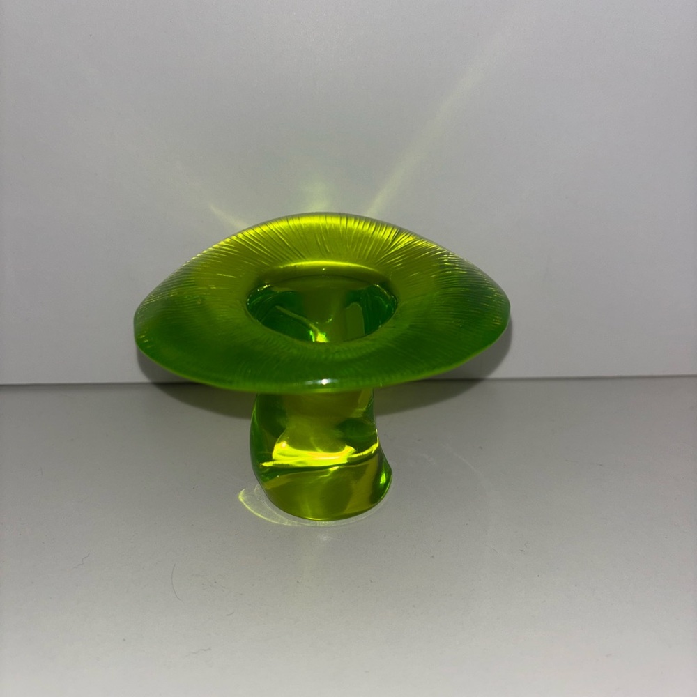 Vintage Mid Century Viking Lime Uranium Glass Mushroom - Picture 3 of 12